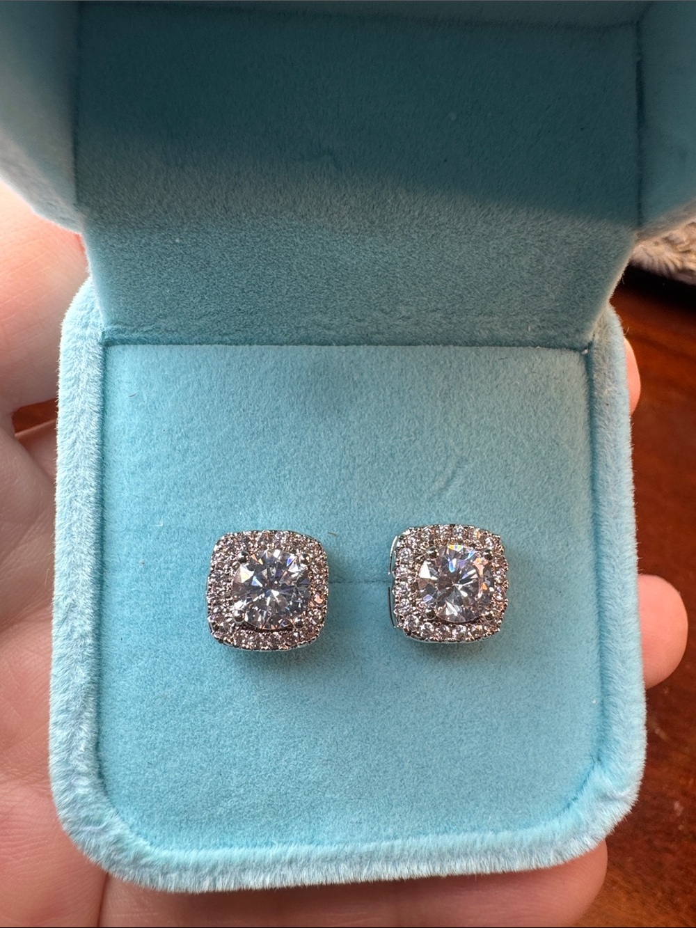 3181-Swarovski Crystal Element post earrings,velvet box includedβ